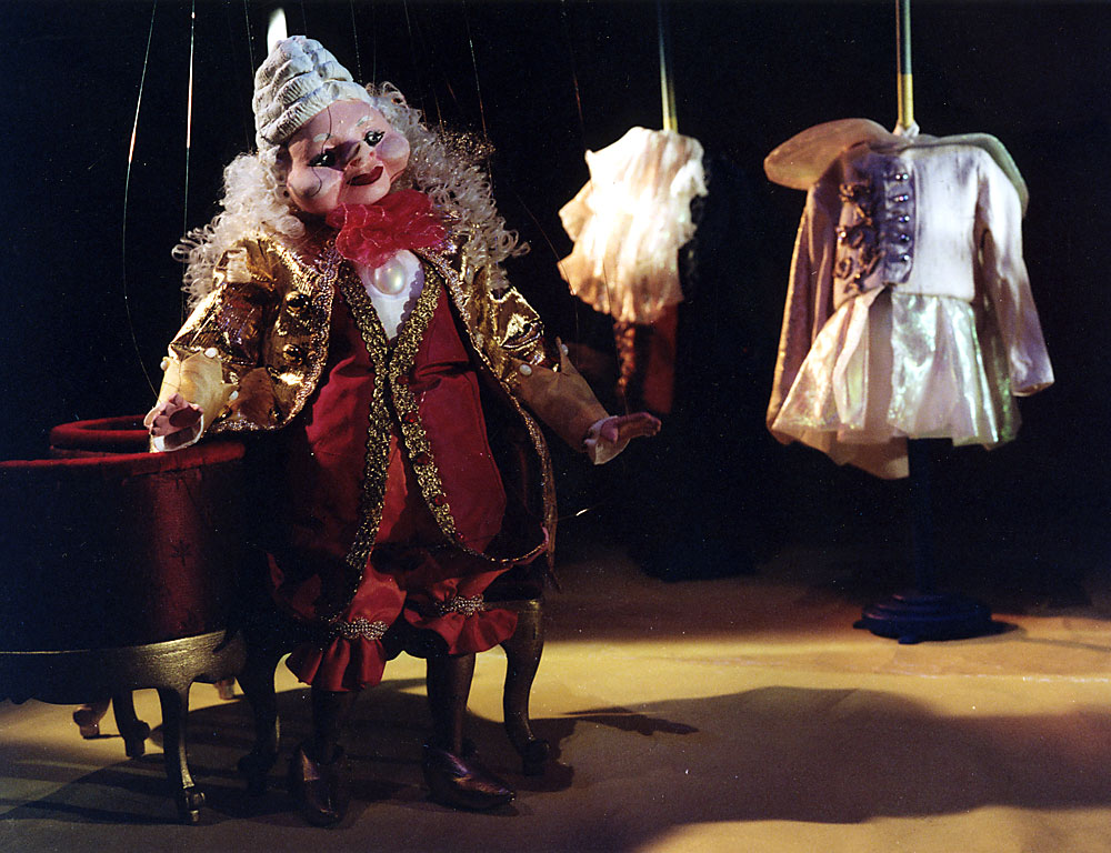 Marionettentheater: Des Kaisers neue Kleider